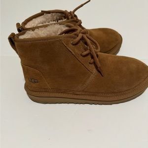Kids UGG® Neumel Chukka Boot - Chestnut